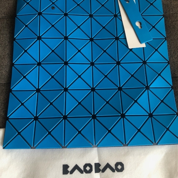 BAO BAO ISSEY MIYAKE Tote - Picture 8 of 8